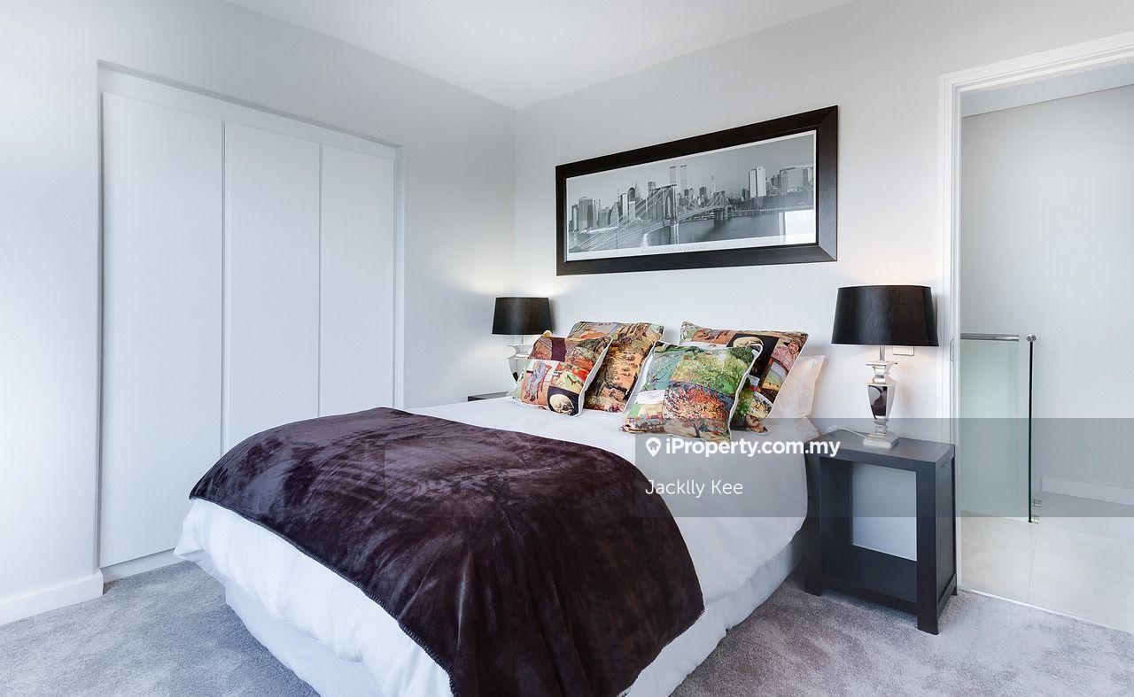 Private High End Residential, Spacious Layouts, 2 Min To Mid Valley!