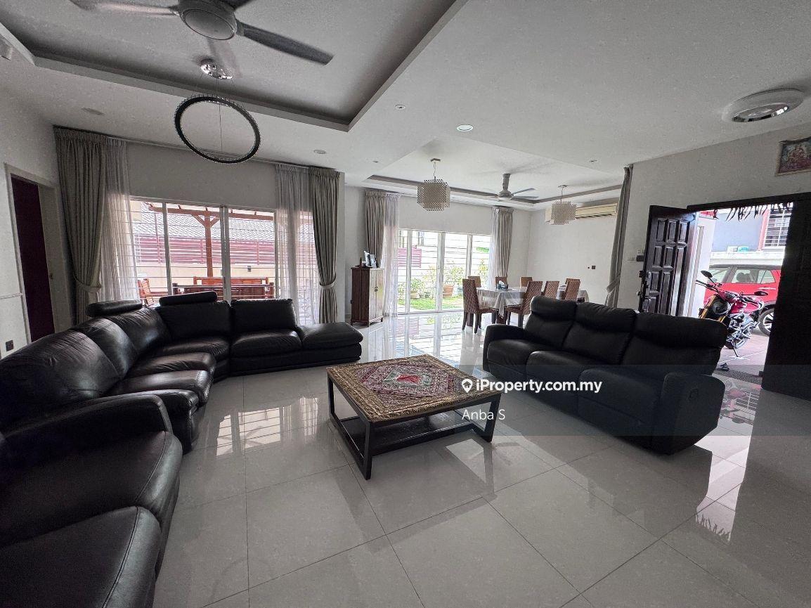 Bungalow house in Seksyen 4 for Sale !