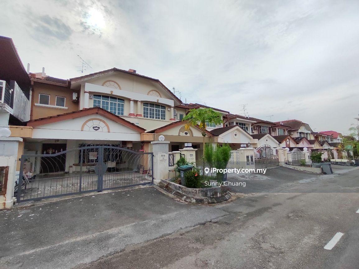 Seri alam 4 Bedroom house Gated and guarded