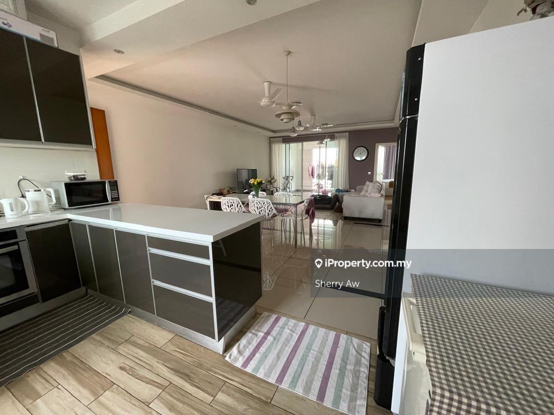 Very convenient places 5 minutes walking distance  to grocery shop.
