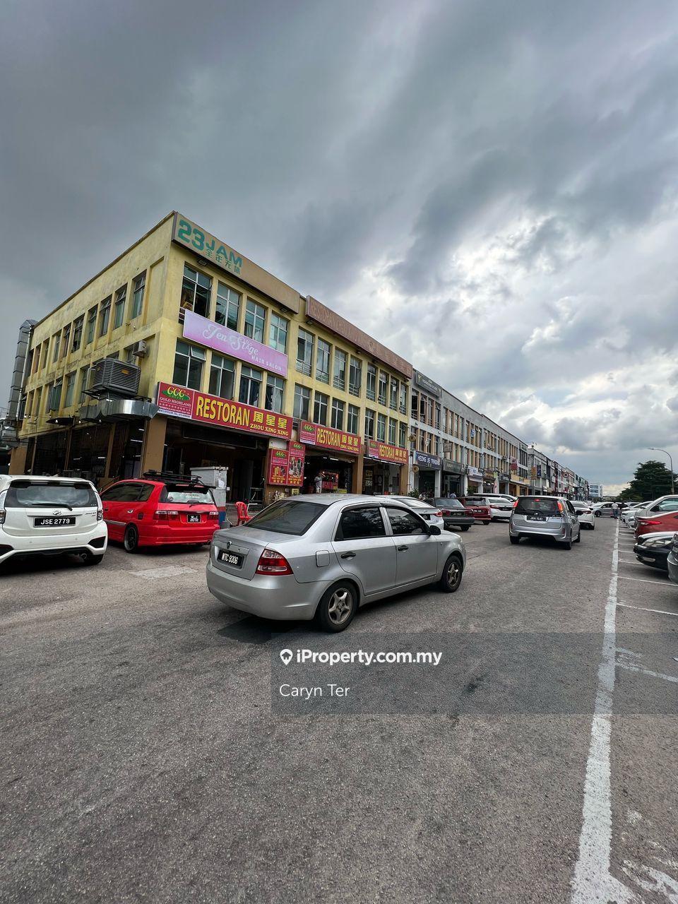 Facing Main Road - Freehold - International Lot