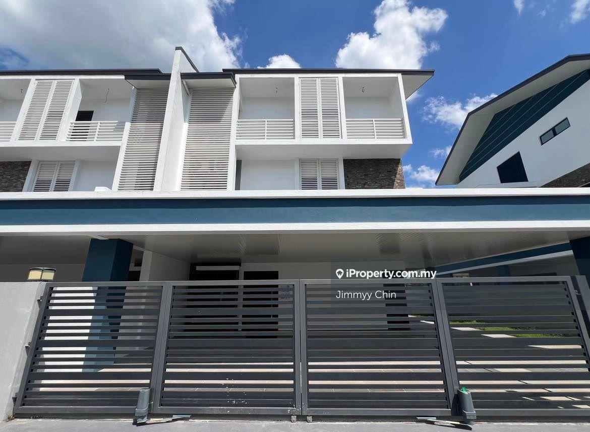 Crestwood estate 3 storey 