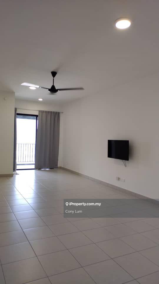 Comes with fridge, aircond, and a big balcony, ws now for view!