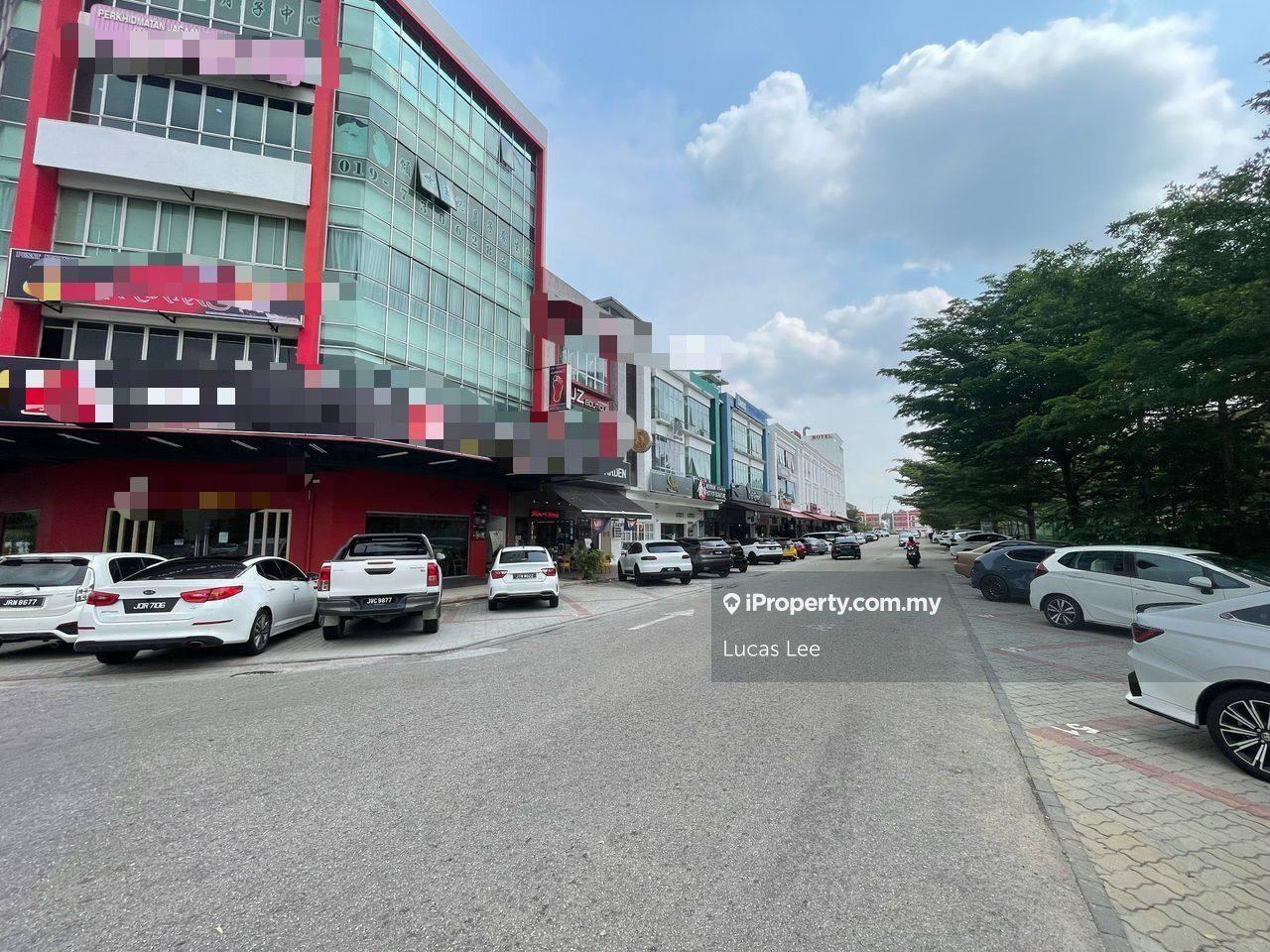 Austin Heights 3 Storey Shoplot / 24x70 / For Sale