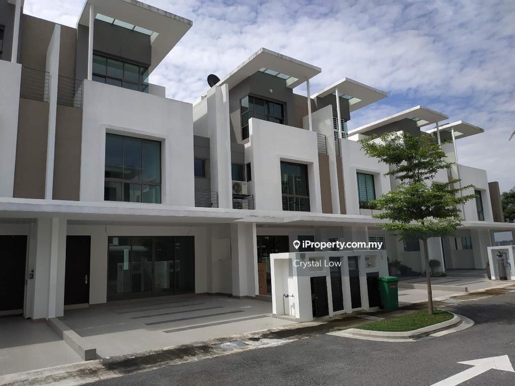 Lake Point Residence, 3 Storey Terrace House for Sale