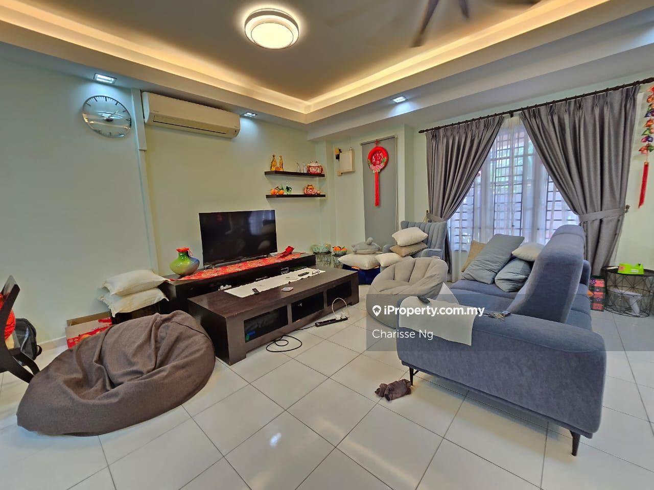 2 Storey Terrace House with Facing South & Freehold
