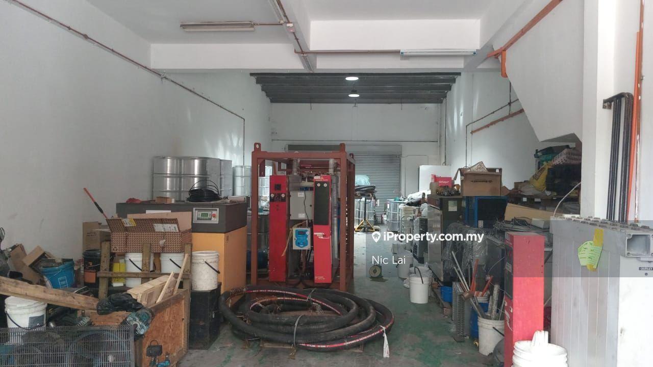 1.5 Storey factory Industria Park Puchong Facing Empty Space