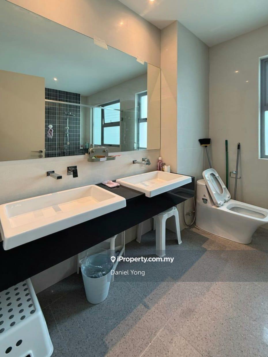 The Cove@Horizon Hills Well Renovated Double Storey Semi-D