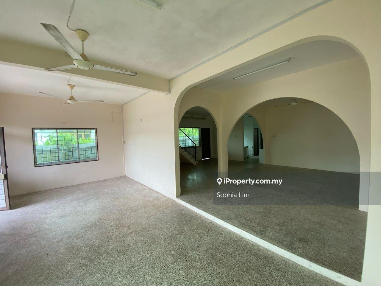 Double Storey House for Rent @ Upper Chawan Road