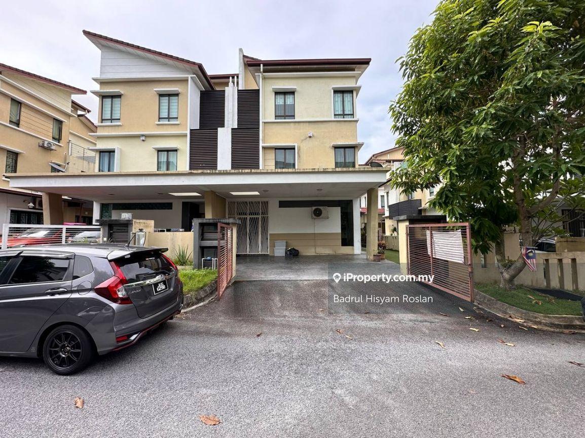 Renovated 3 Storey Semi Detach House Taman Tropika 2 Bangi Ukm