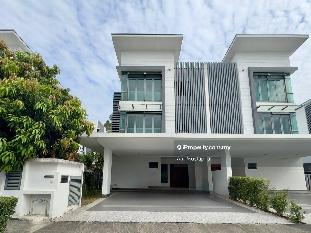 Premium Semi D in Cyberjaya for Sale. 3 Storey excellent condition!