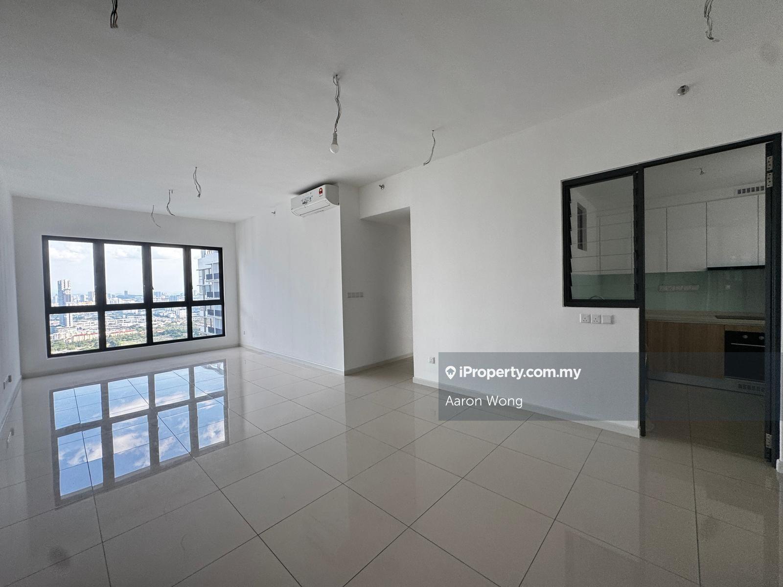 Brand New Unit , Comes with Kitchen Cabinet Top Bottom , Aircond