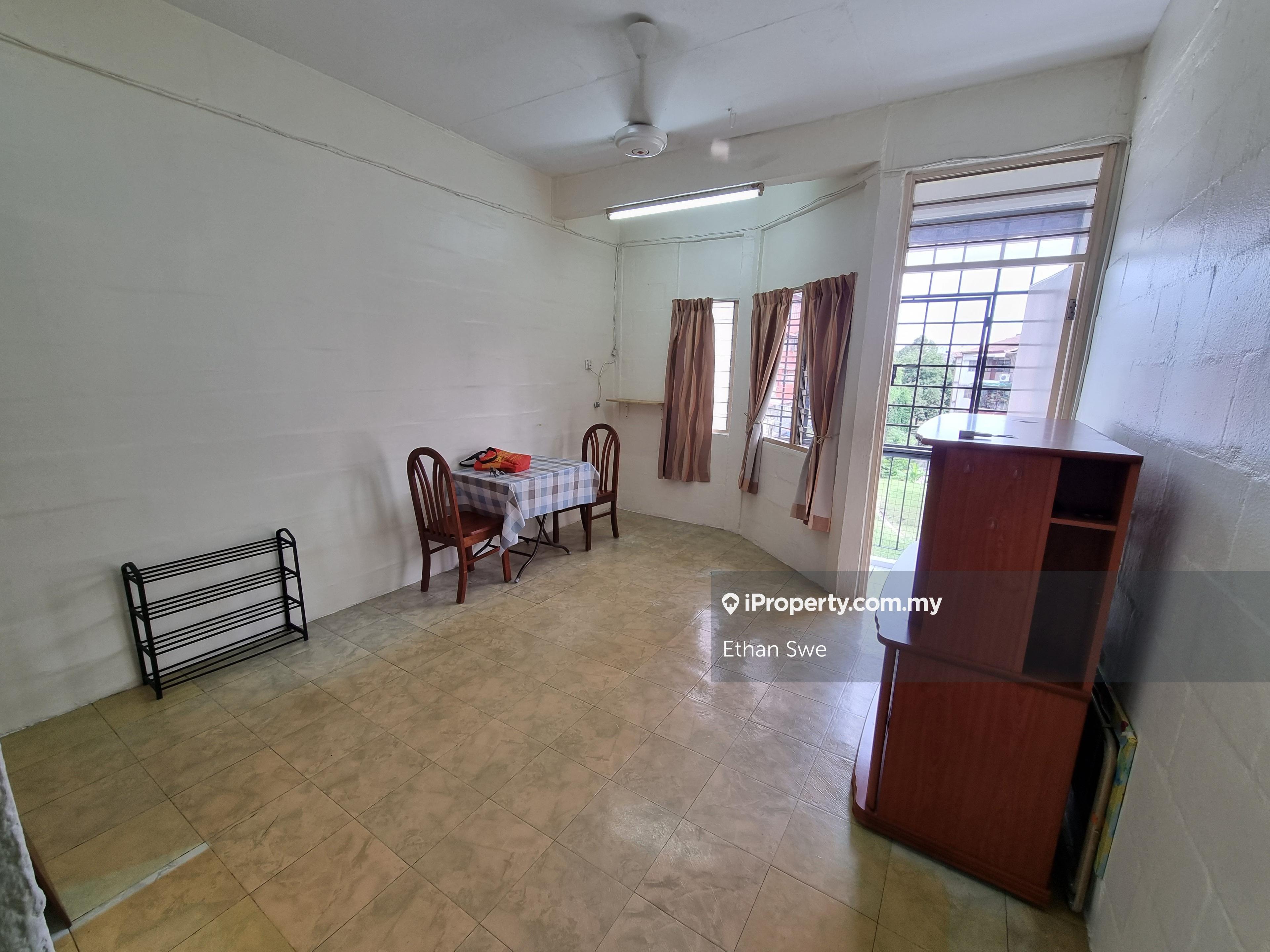 Walk distance to Selayang Hospital, peace and comfortable ownstay