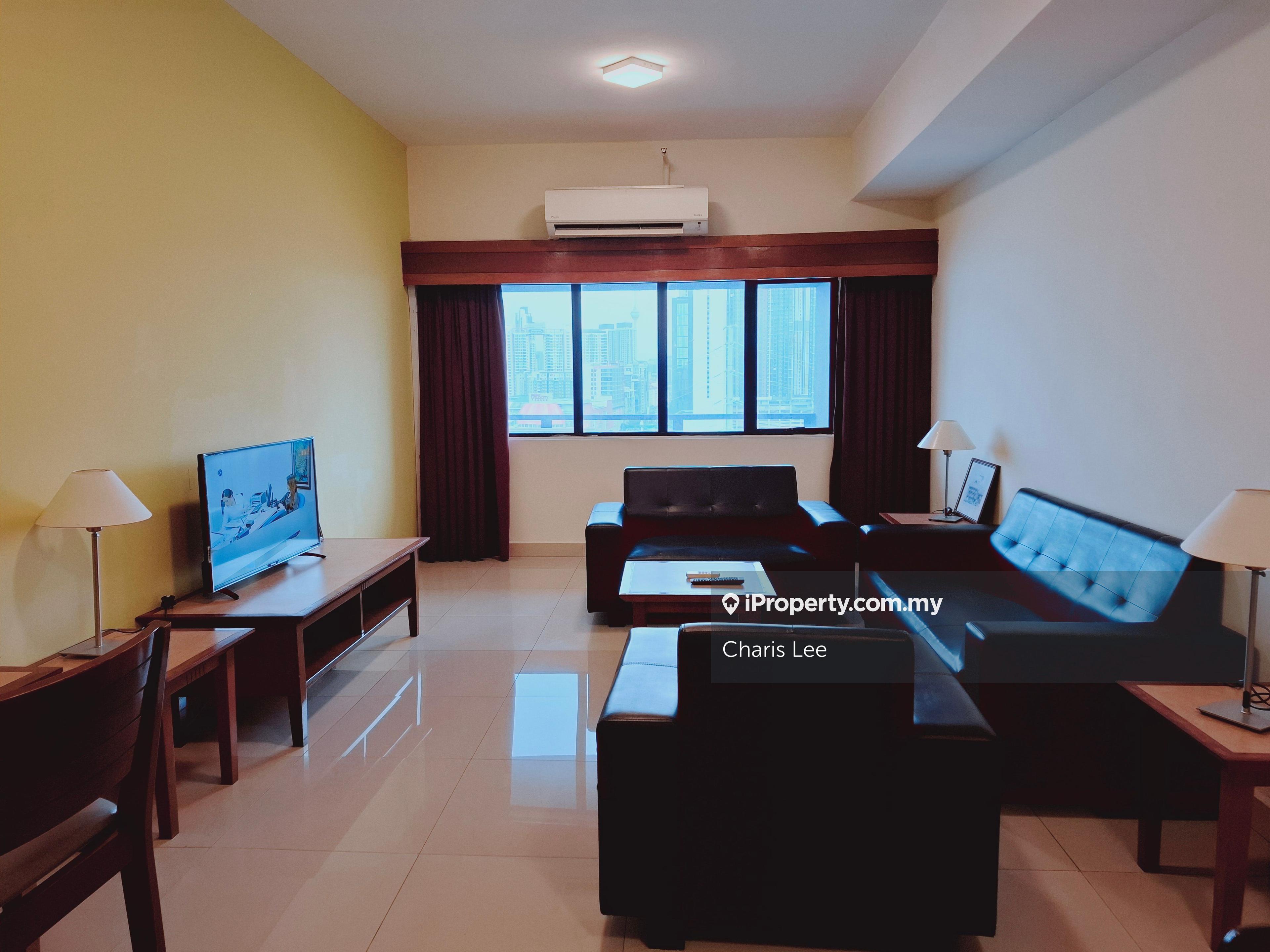 Corner unit. 2 room 2 bath. Very well kept. Bright unit.
