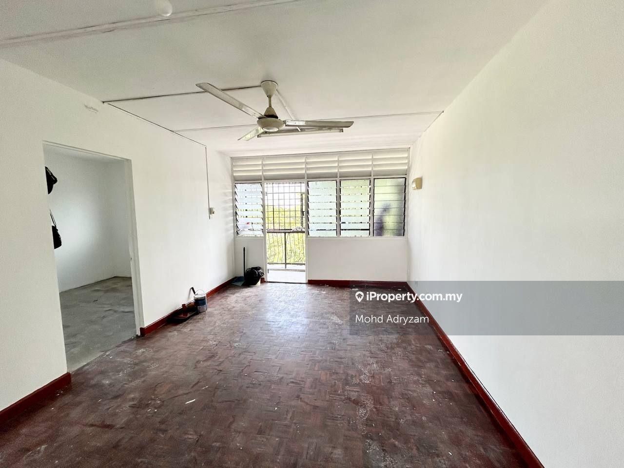 Flat Pkns seksyen 17 for sale