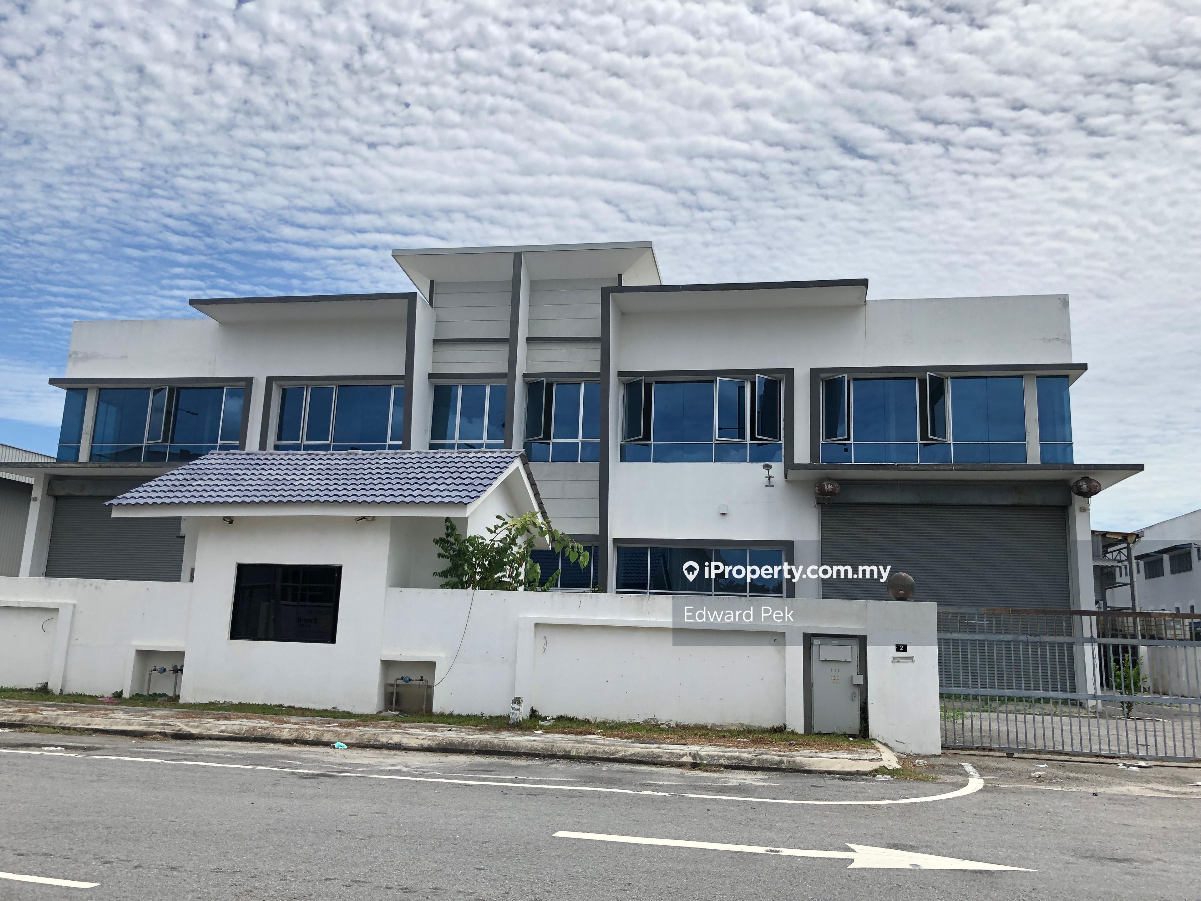One and a half Sty Semi-D factory for Rent