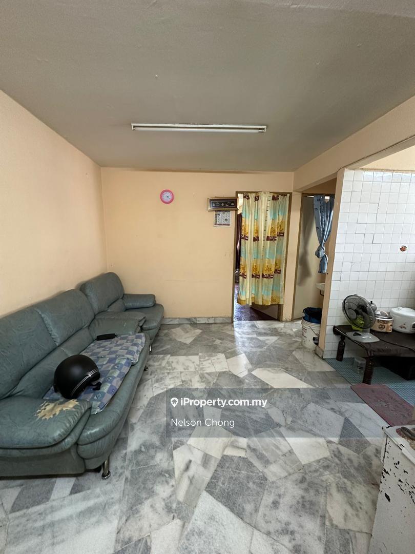 Desa petaling flat 1st floor for sale