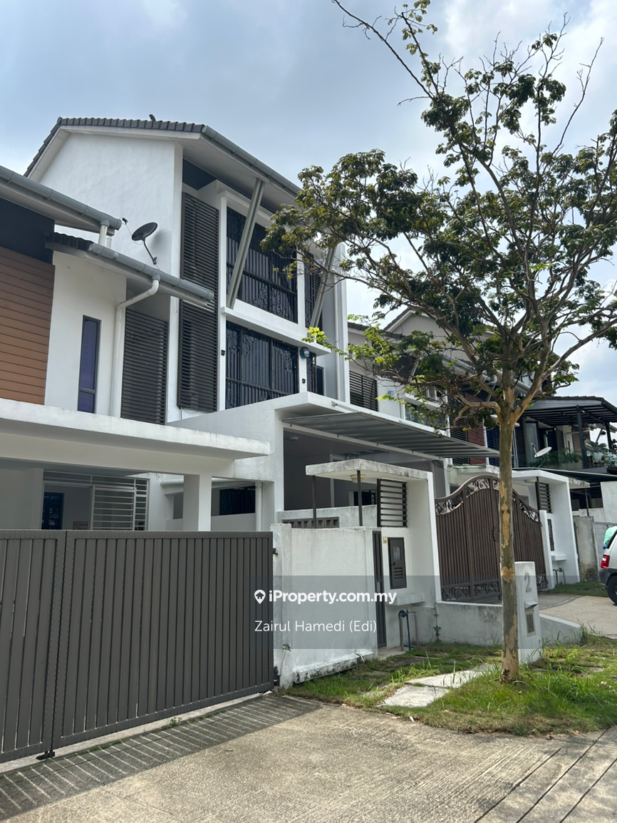 Renovated 3 storey terrace house, Ivy Terrace Denai Alam