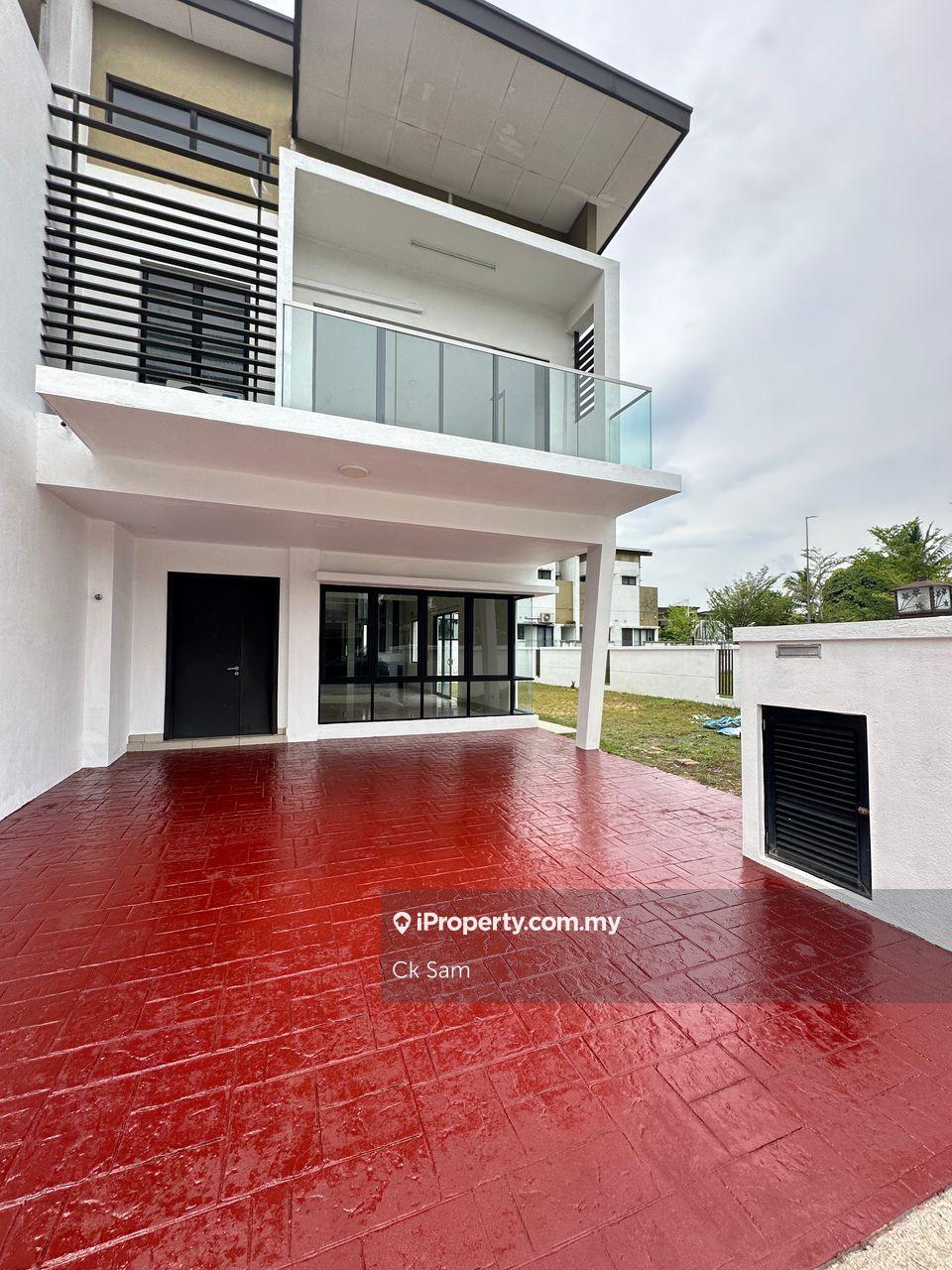 Corner, limited unit, nice environment, close to mall, shop, school