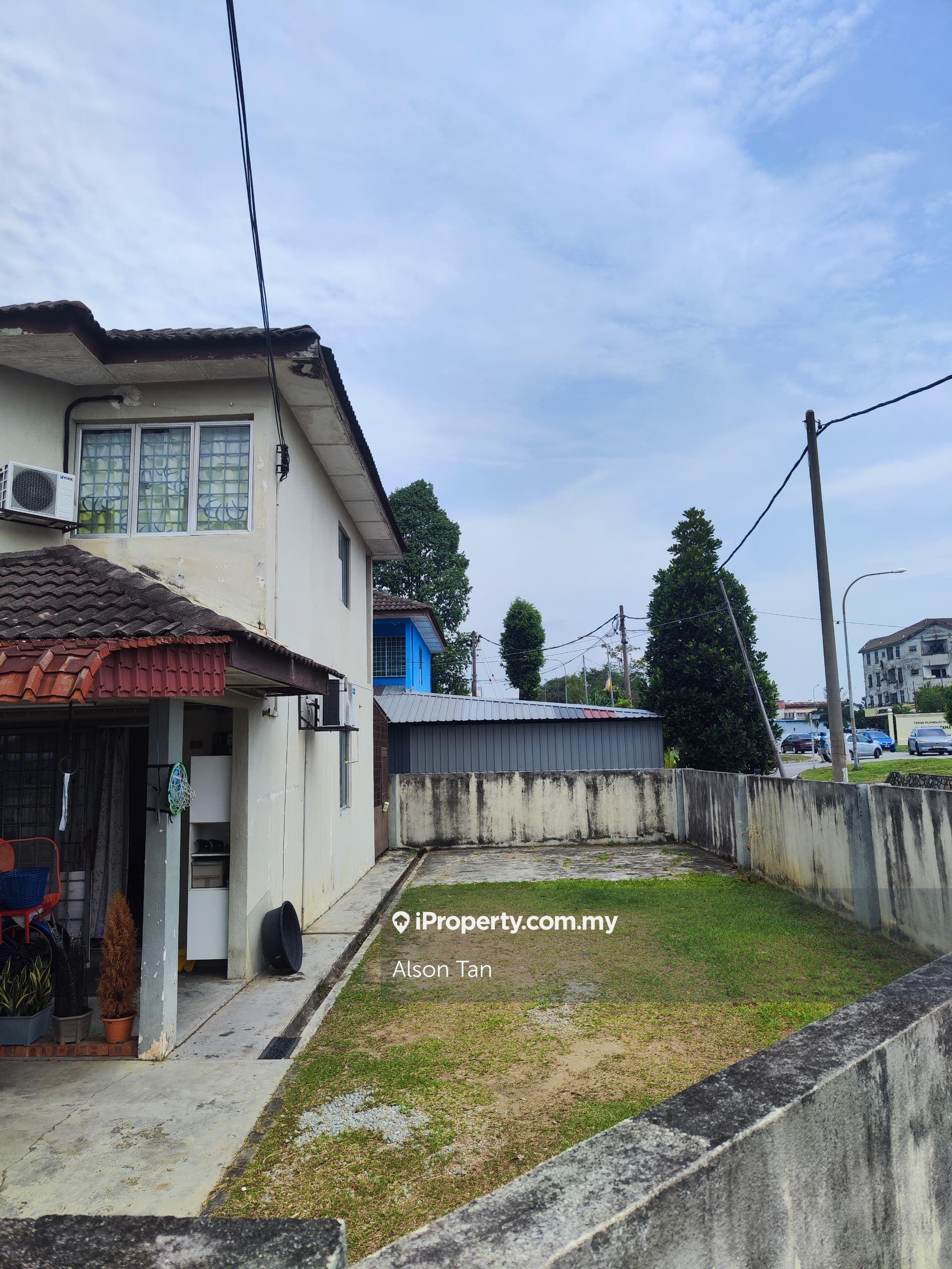Taman Puchong Utama, Puchong Double Storey Corner lot House For Sale