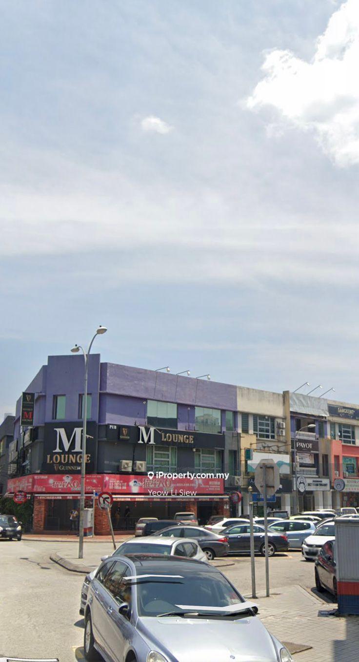 Fully tenanted 5% roi good buy rare unit hotspot area