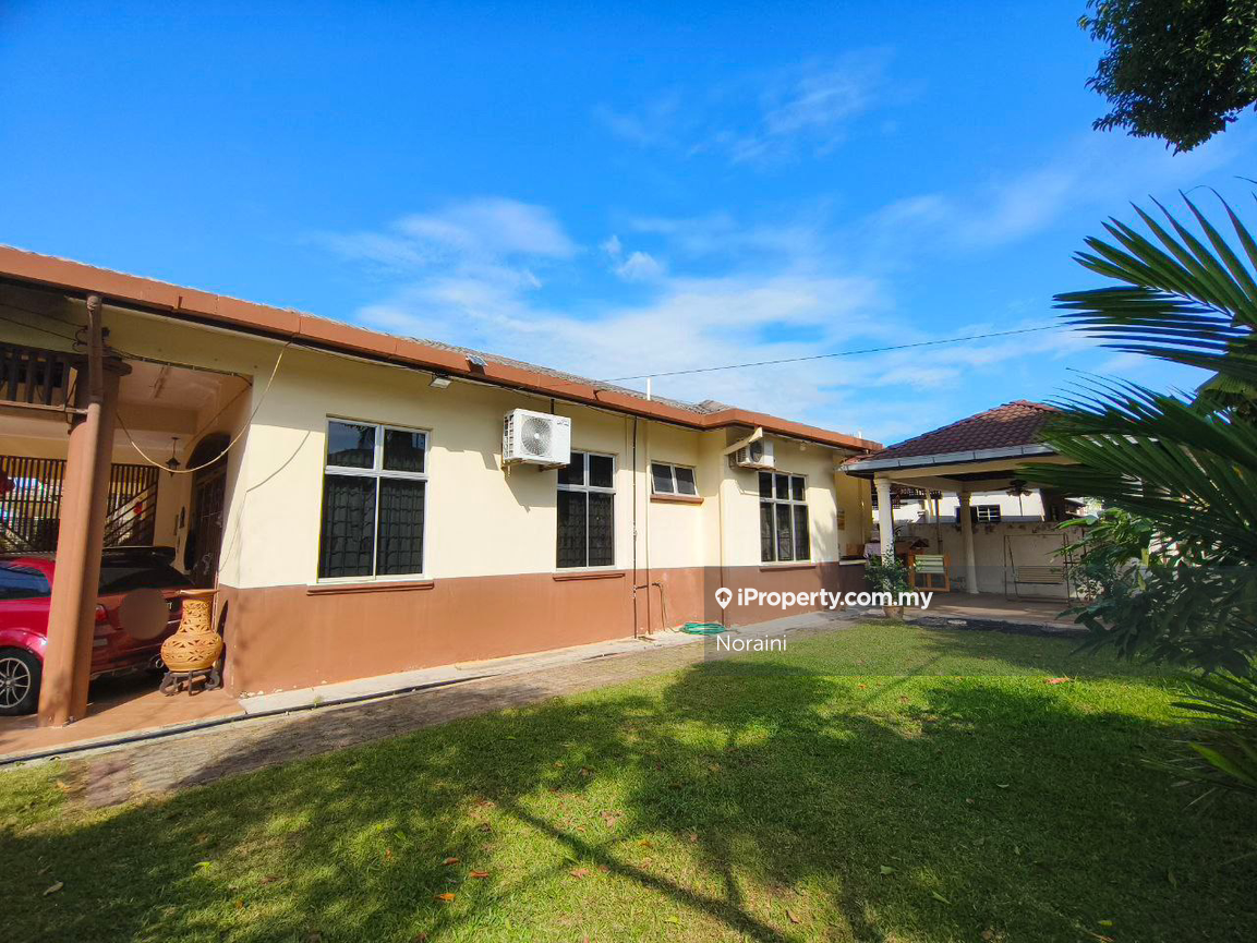 Single storey facing open renovated walking distance to surau