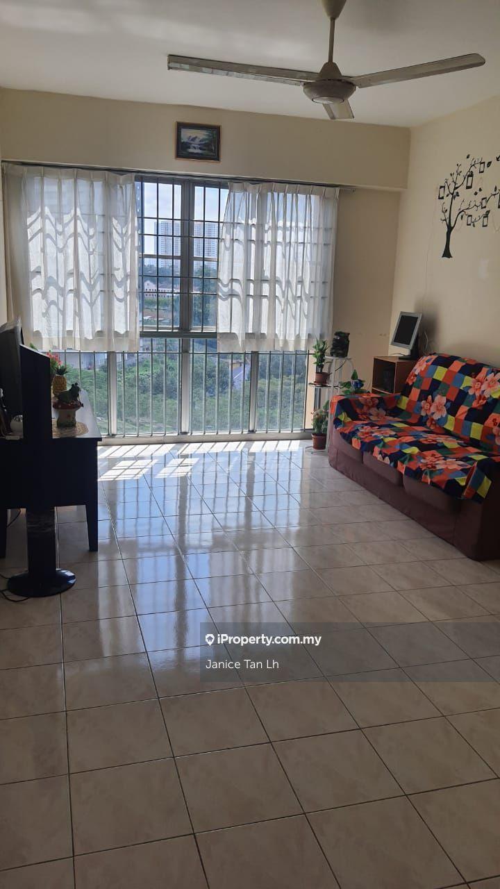 Cheap Sri Jati 1 ,Medium Floor, Well Maintained with Security guard