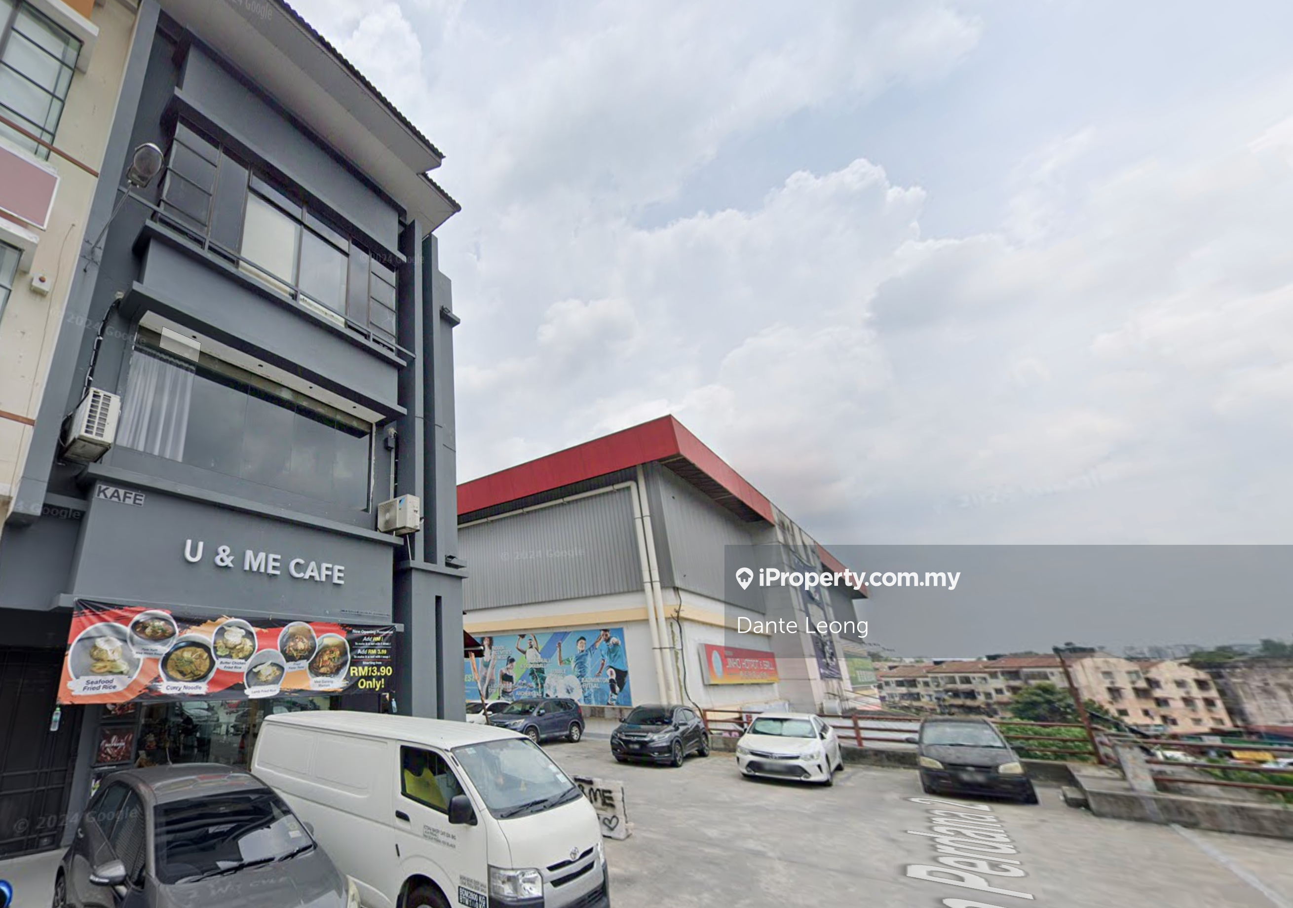 End Lot Shop For Rent