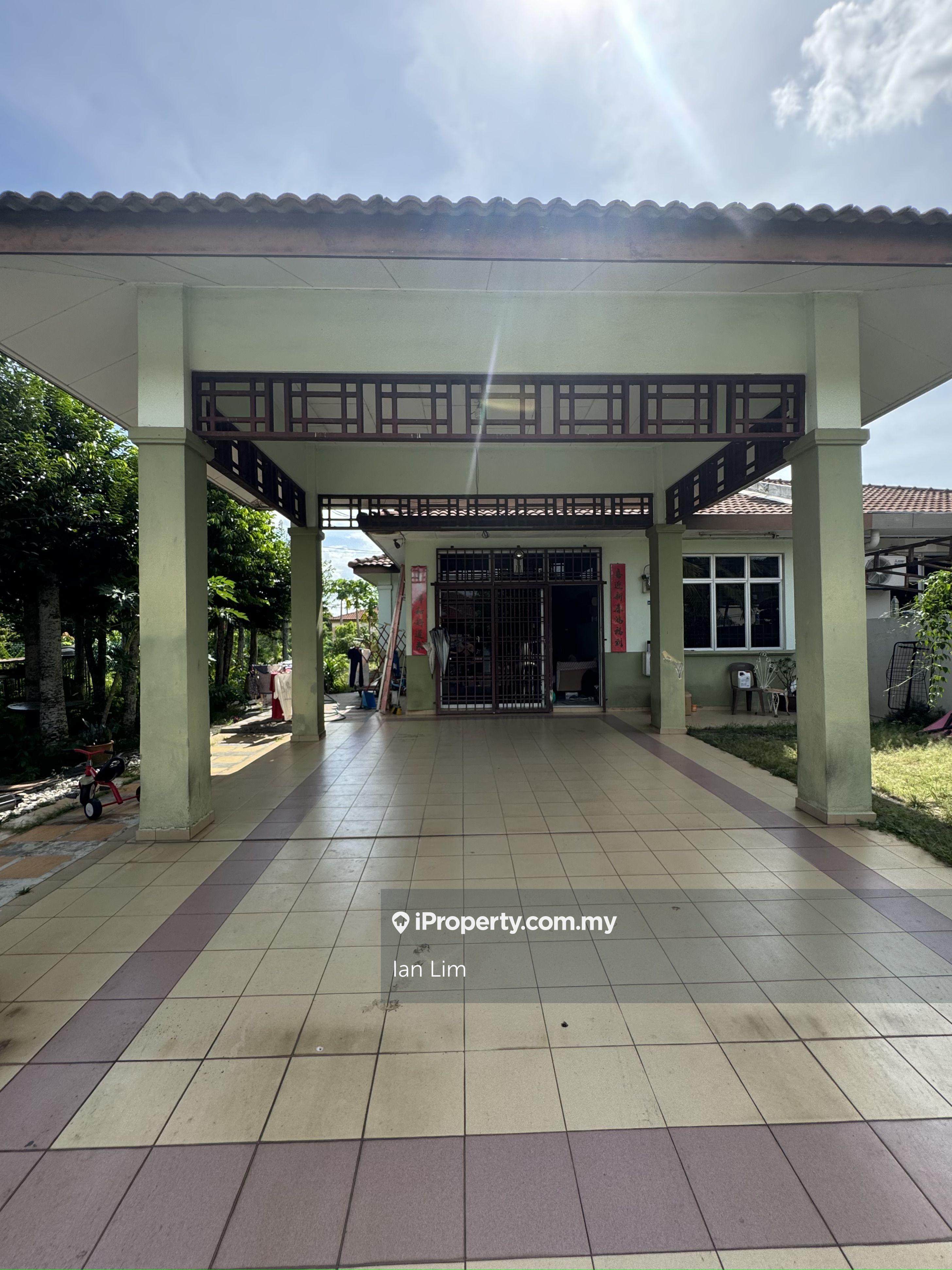 Taman Merak Emas Big Land Conner Lot Semi-D For Sales @Durian Tunggal