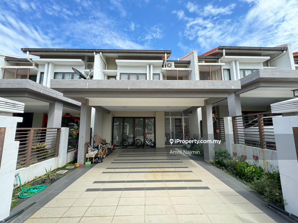 Facing open hyperlink house