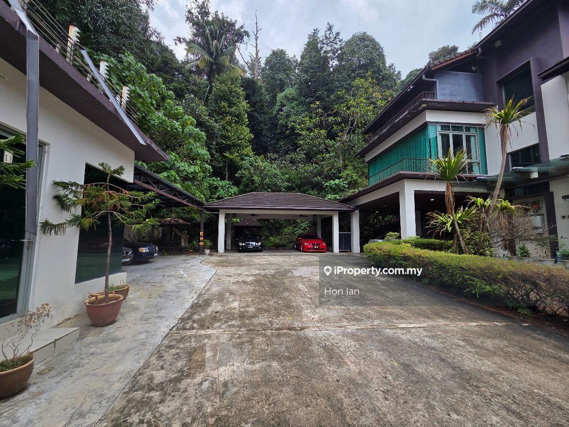 Corner unit with free 8k sf land 