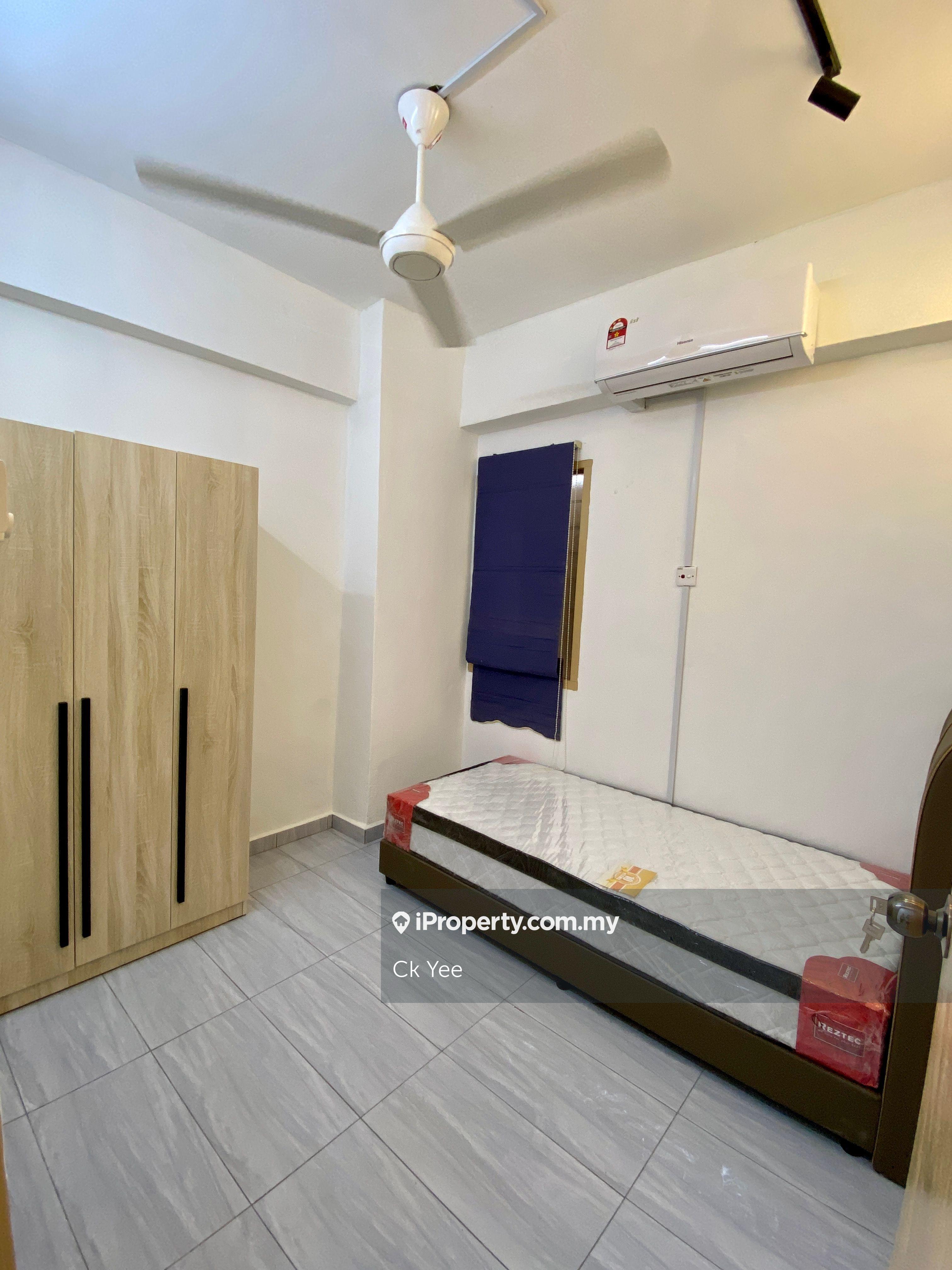Clean & Tiny,Fully Furnish Come With Aircon & Wifi