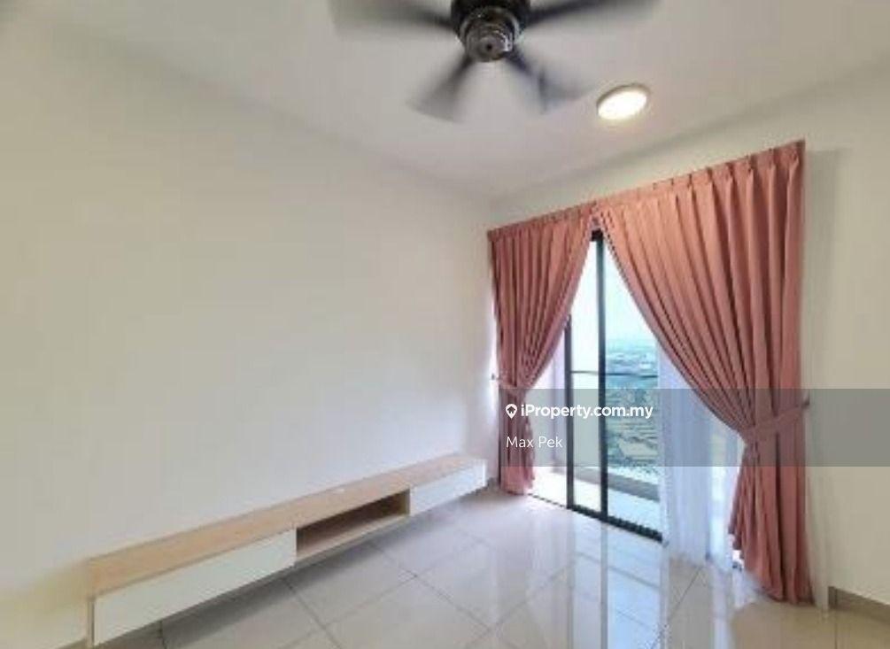 Nice unit with kitchen cabinet