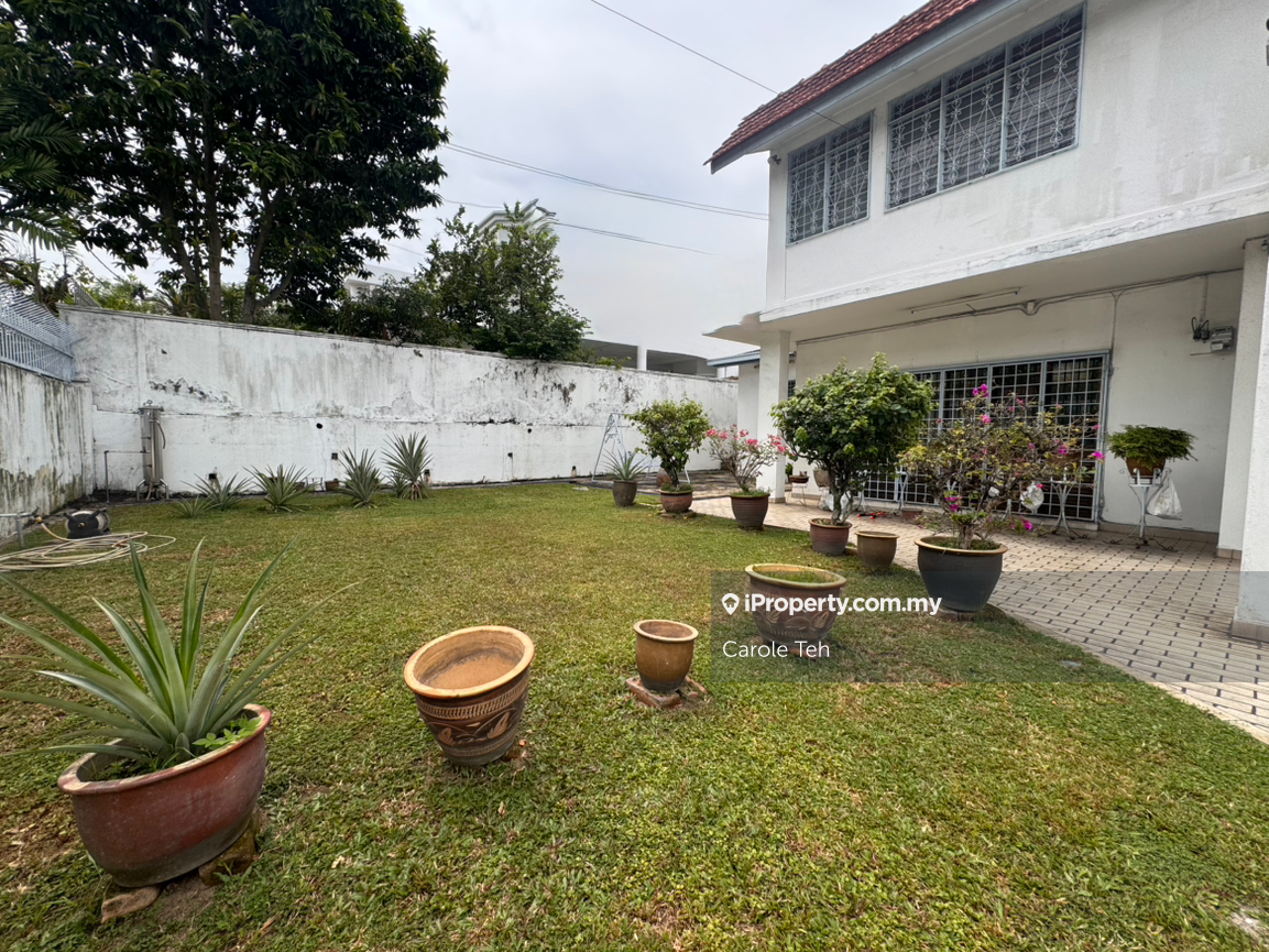 Freehold Semi D with Good Location 