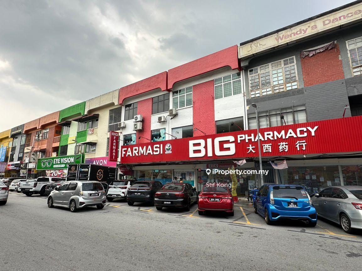 3 Story Shop Below Market