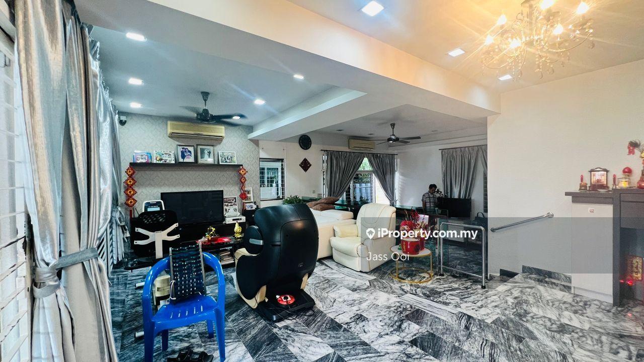 Fully Renovated & Furnished, Rare Unit 2 Storey Semi-D