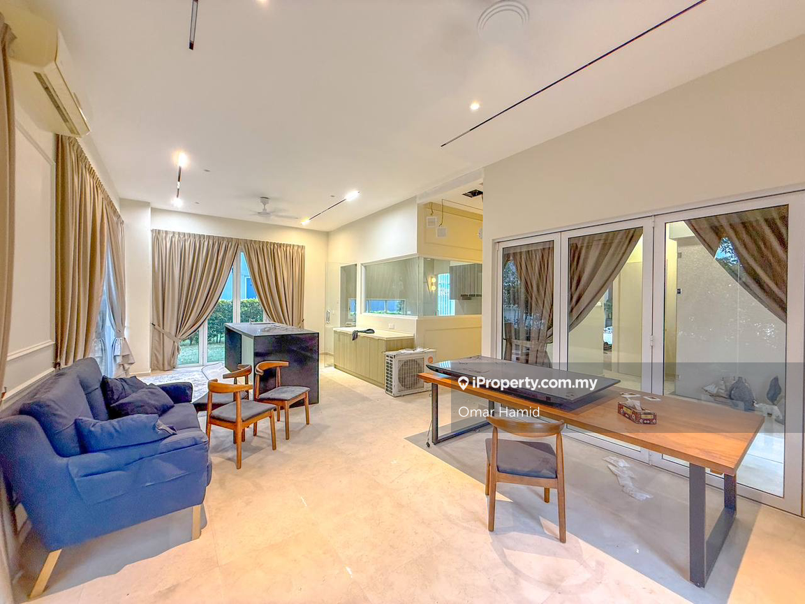 Corner 4 Storey Bungalow Lakefront Villa Cyberjaya