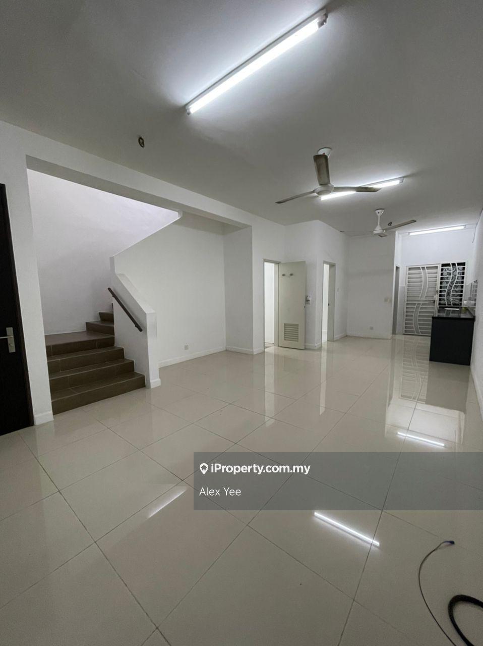 Rdy move in, well kept good condition house, reno with kitchen bottom