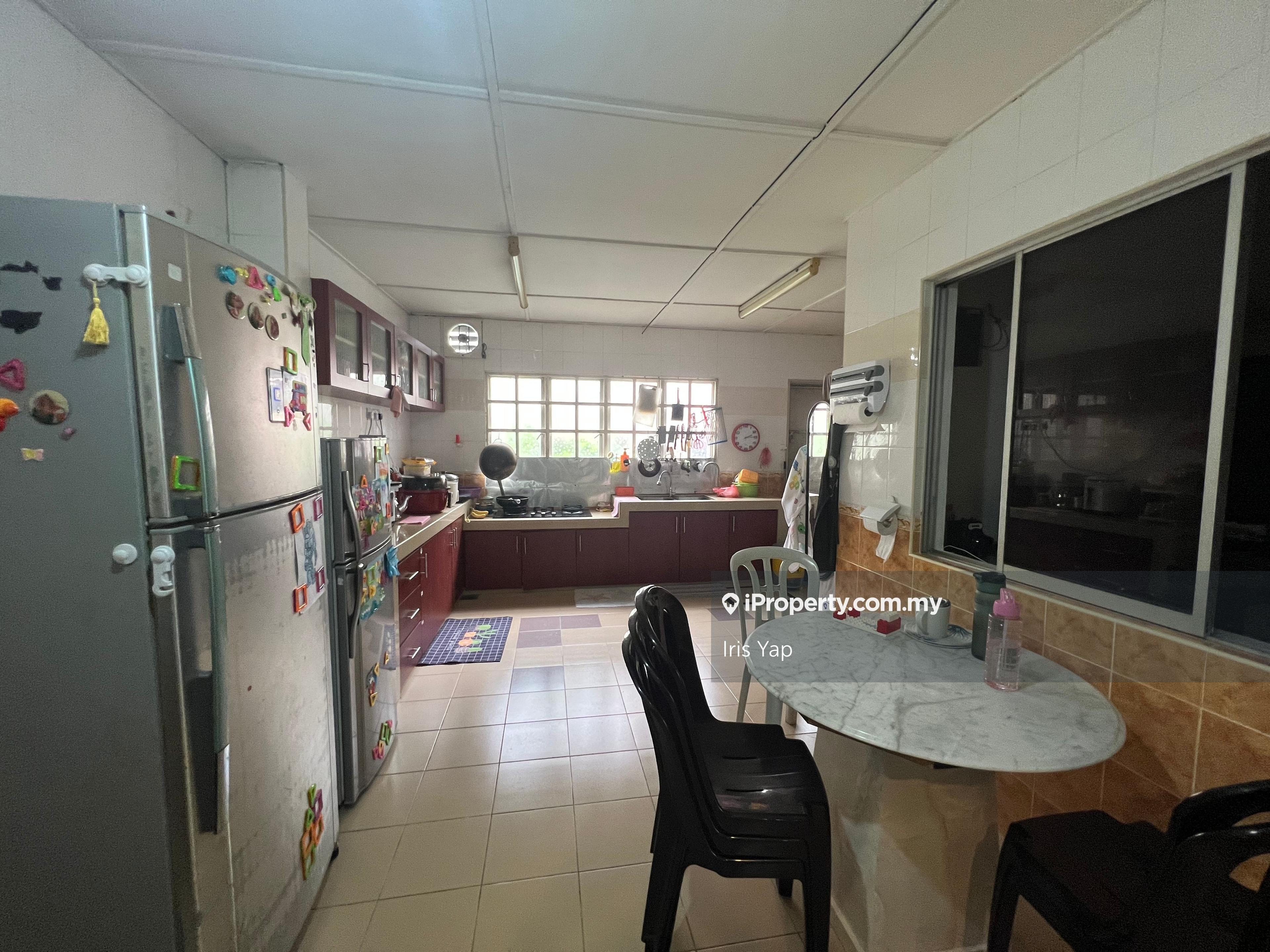 Putra permai near aeon equine park , Seri Kembangan