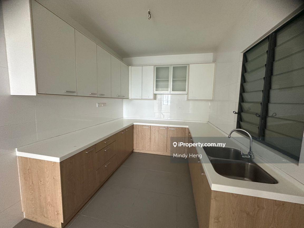 Ponderosa lakeside luxury apartment, sky landed unit for sale 