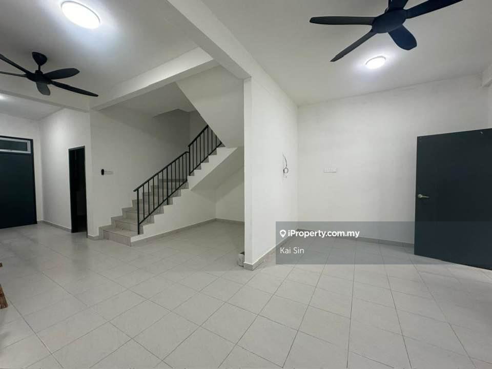 Taman Pulai Mutiara Double Storey For Rent