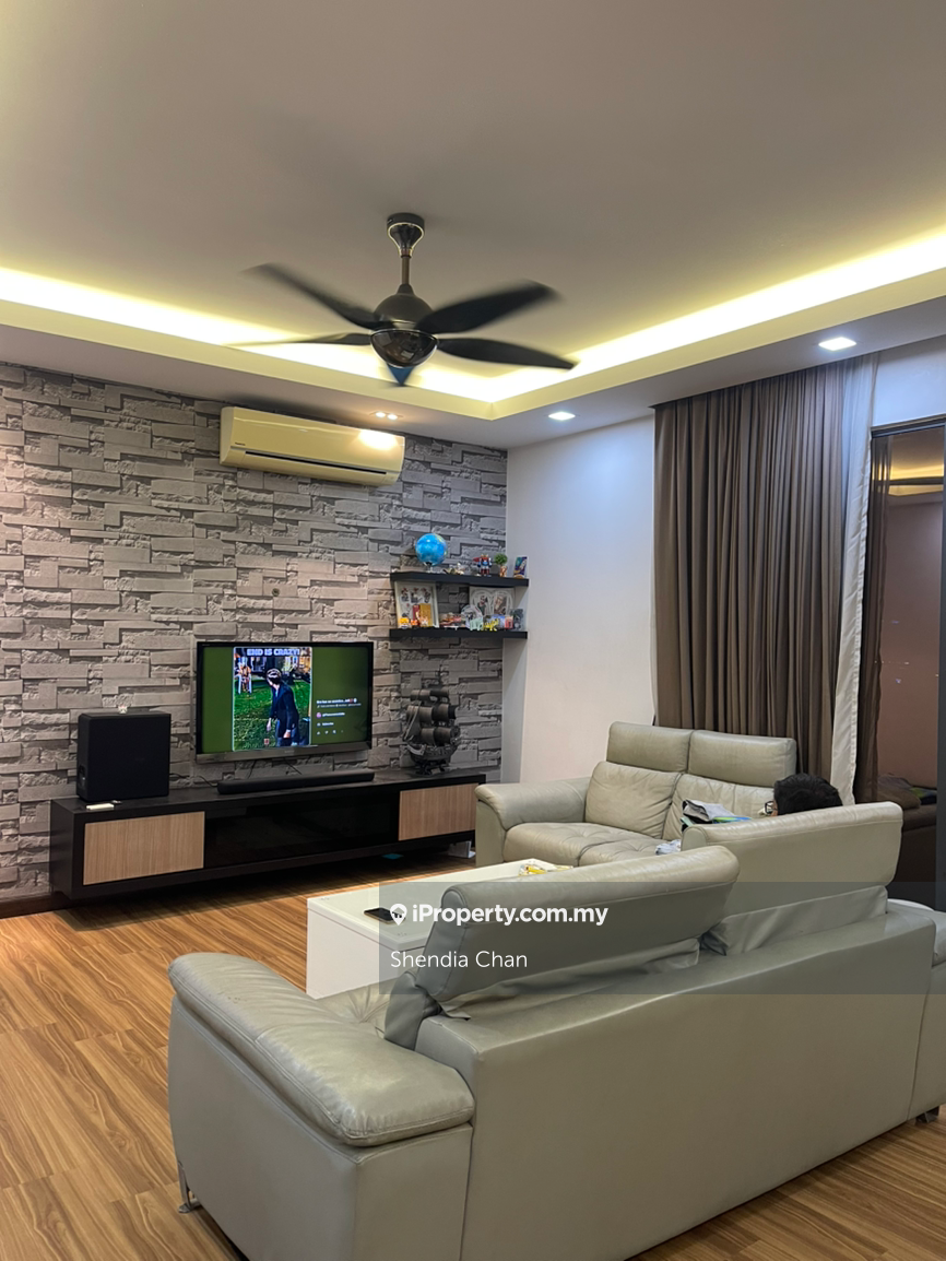 Fully furnished condo with stunning views