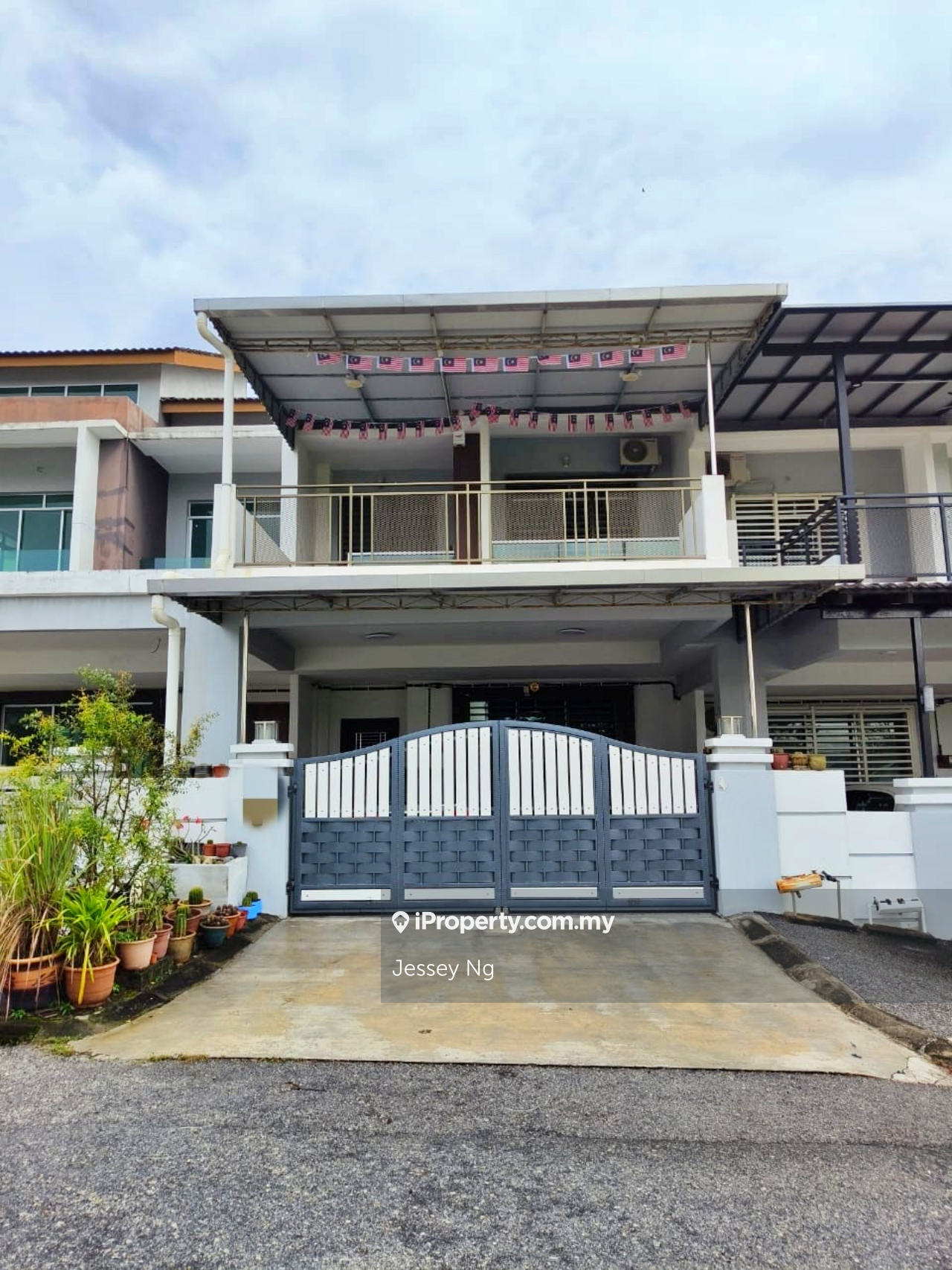 Near to pengkalan sppk , freehold , renovated, facing feild