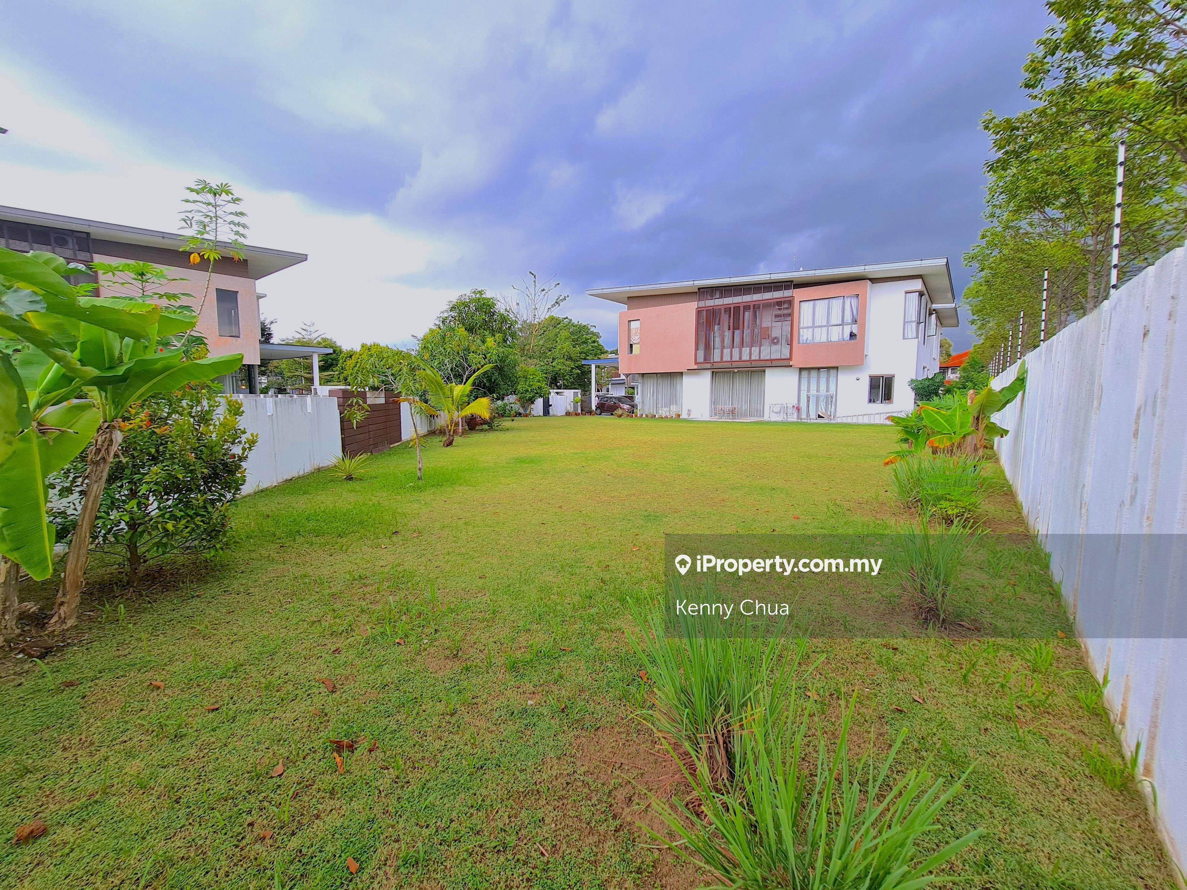 2 Story Corner Semi-D with Large Side Land