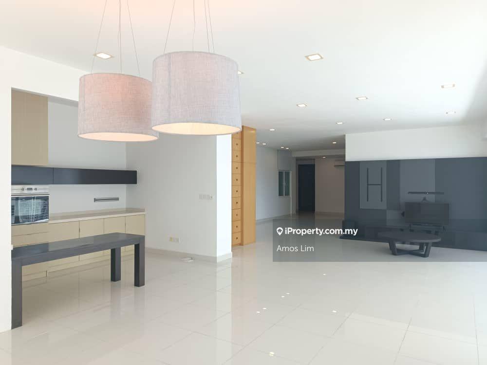 Gurney Paragon High floor Seaview well maintain with private lift
