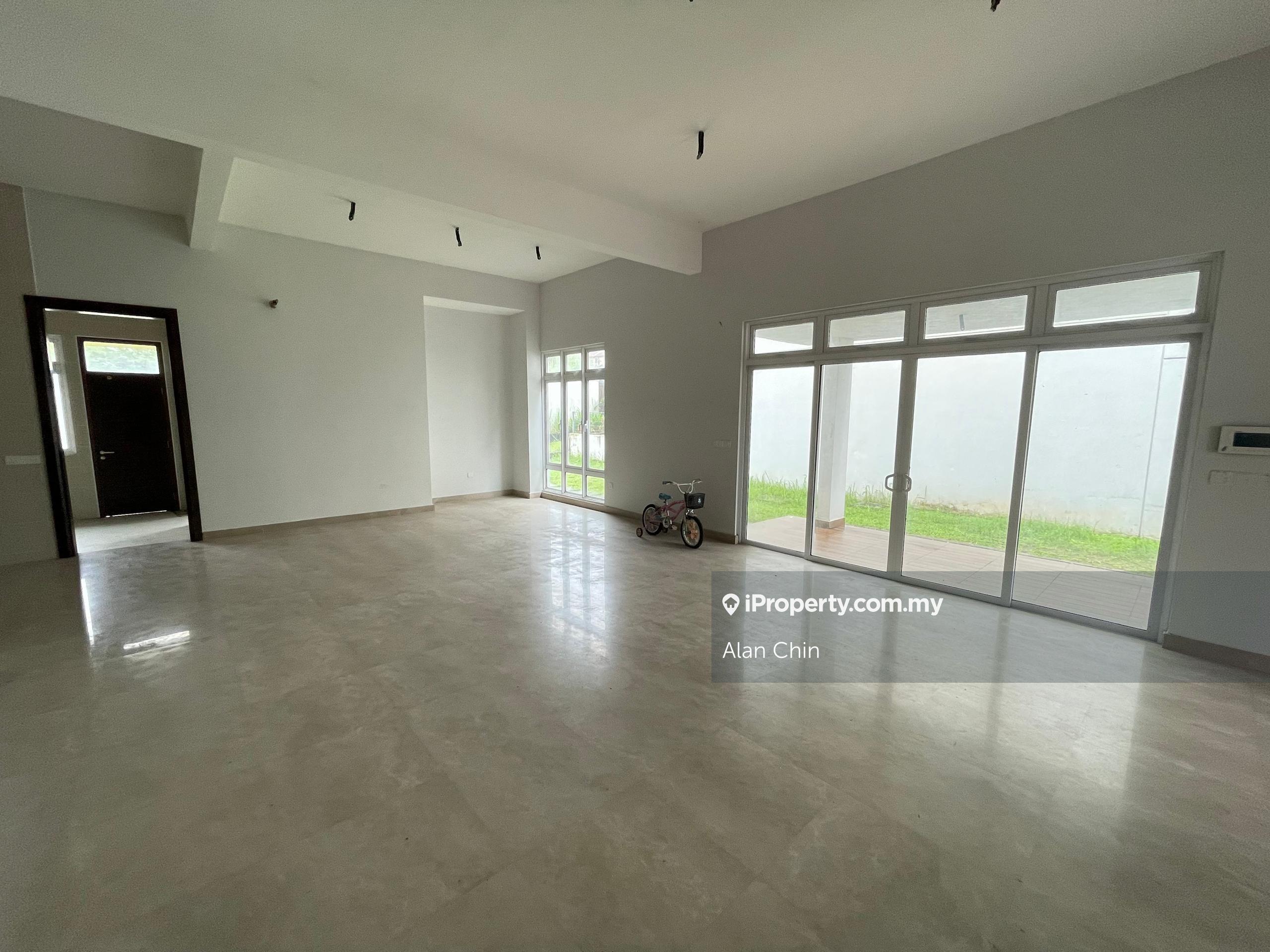 2.5 storey zero lot bungalow 