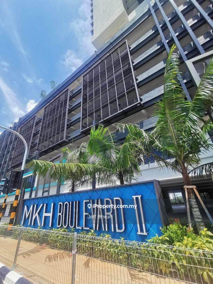 New Unit 3 Bedroom for Sale, Freehold Next to MRT KTM High ROI