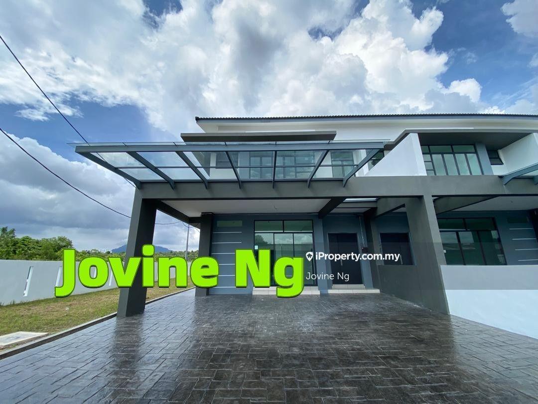 Huge Land with Extra Long Car Porch , Corner Unit near Impian indah