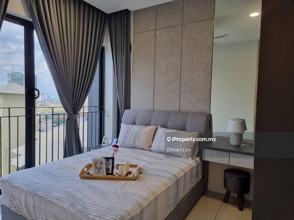 Luxurious Fully Furnished Unit at Skyluxe Service Apartment for Sale!