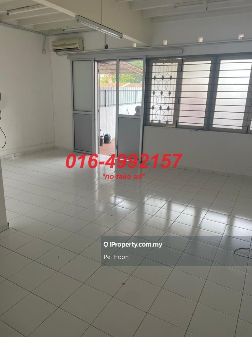Well maintained terrace house in Island Glades Area